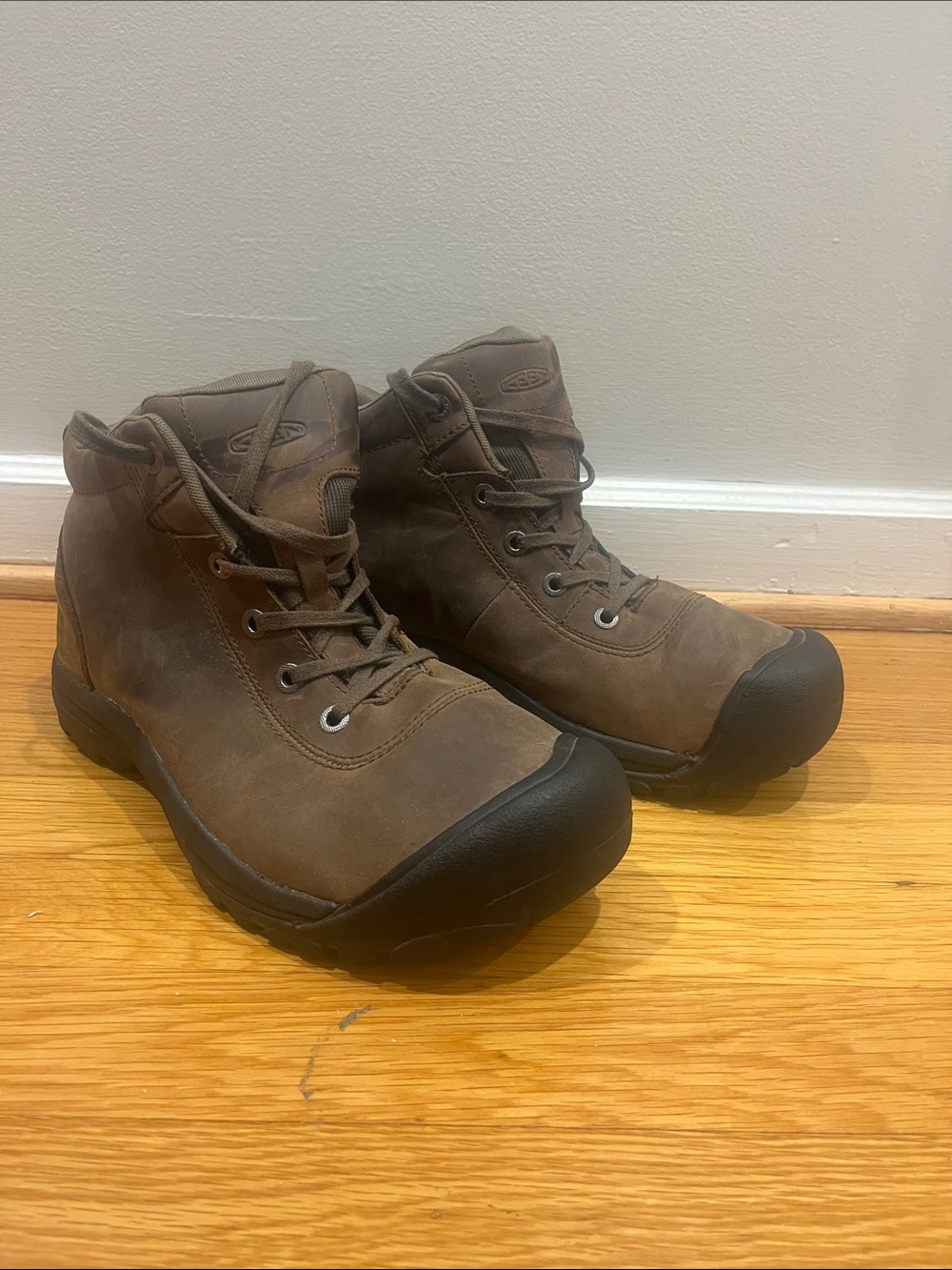 KEEN Austin Mid boots